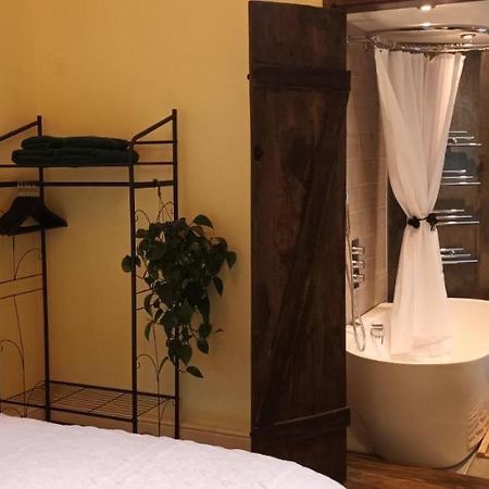 Room With Luxury Private Bathroom & Independent Entrance Near Tube London Exterior foto