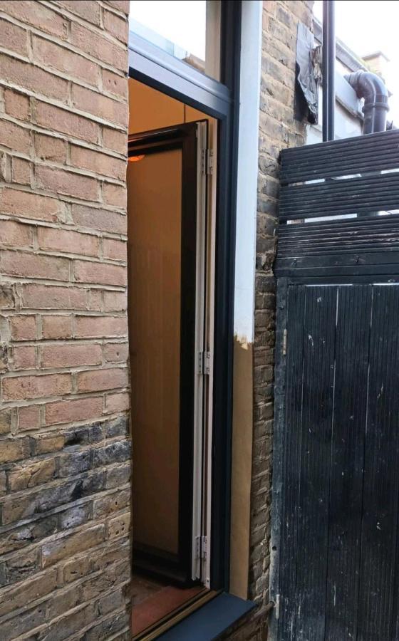 Room With Luxury Private Bathroom & Independent Entrance Near Tube London Exterior foto