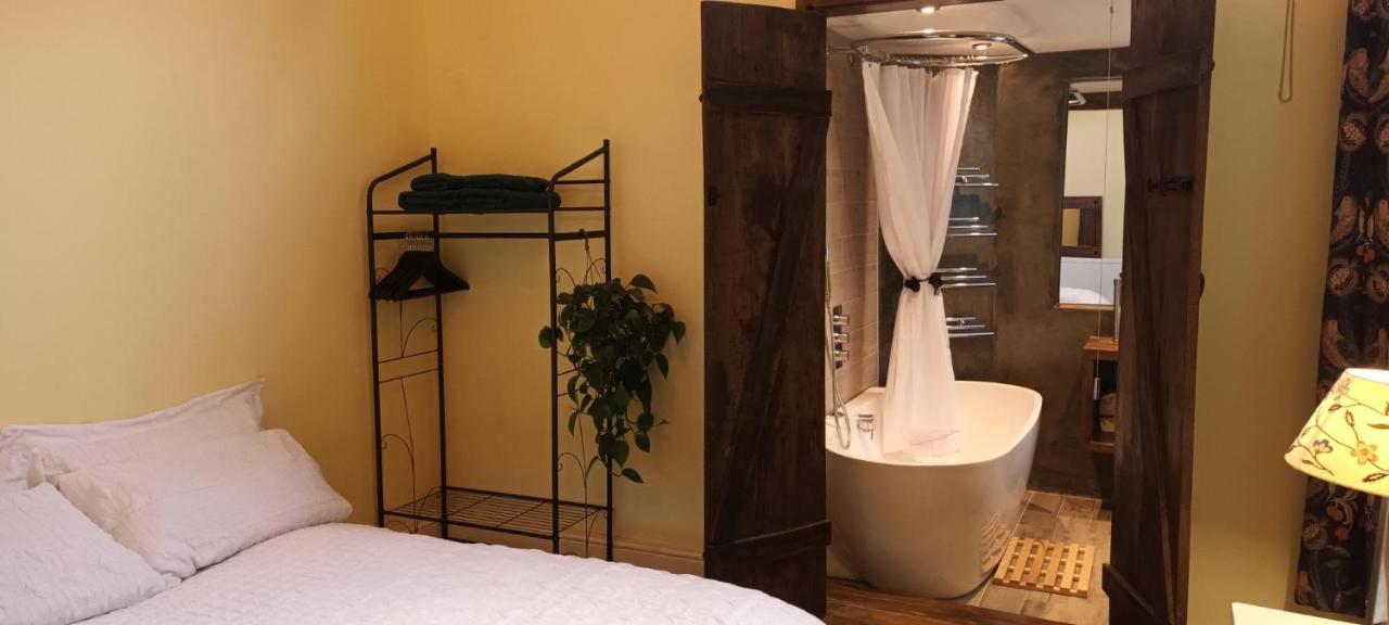 Room With Luxury Private Bathroom & Independent Entrance Near Tube London Exterior foto
