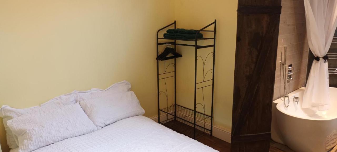 Room With Luxury Private Bathroom & Independent Entrance Near Tube London Exterior foto