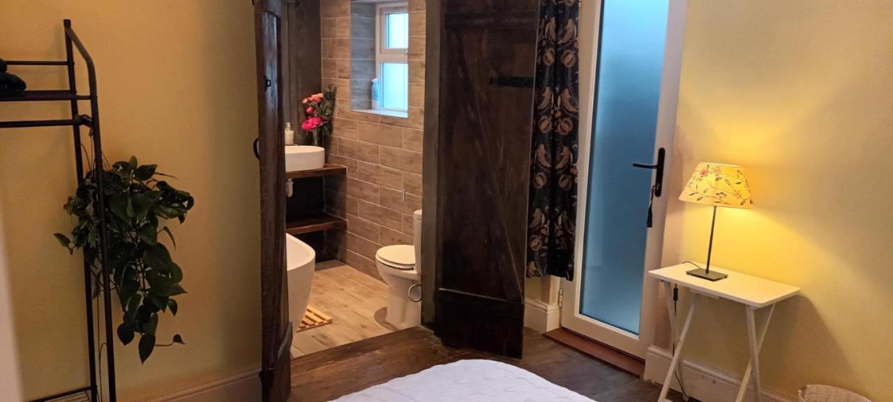 Room With Luxury Private Bathroom & Independent Entrance Near Tube London Exterior foto