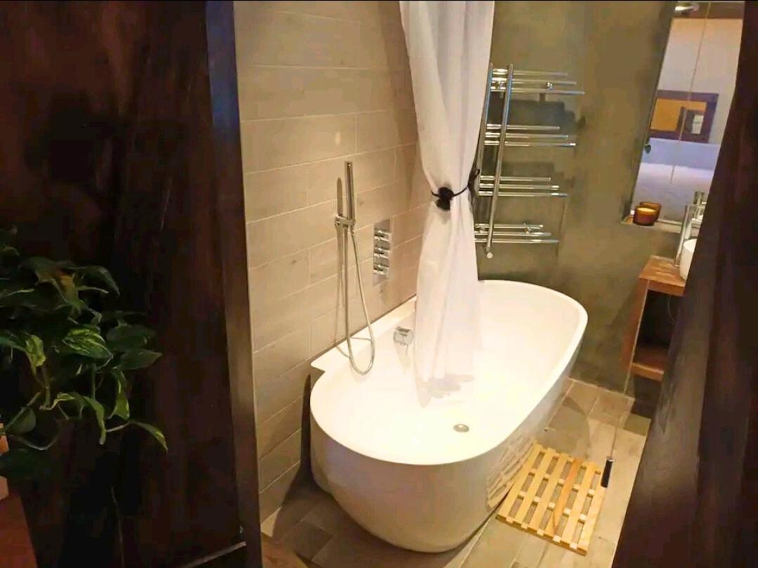 Room With Luxury Private Bathroom & Independent Entrance Near Tube London Exterior foto